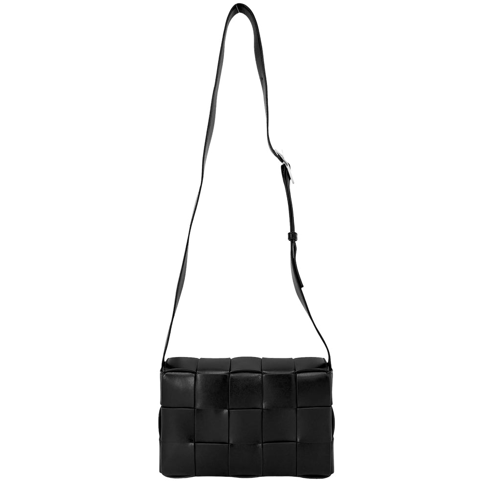 BOTTEGAVENETA ボッテガヴェネタ ショルダーバッグ イントレチャート カセット レザー ブラック 黒 シルバー金具 レディース【中古品】
