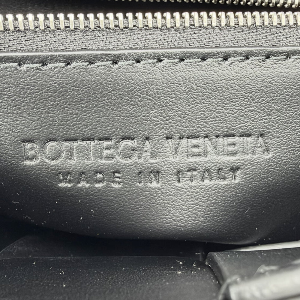 BOTTEGAVENETA ボッテガヴェネタ ショルダーバッグ イントレチャート カセット レザー ブラック 黒 シルバー金具 レディース【中古品】