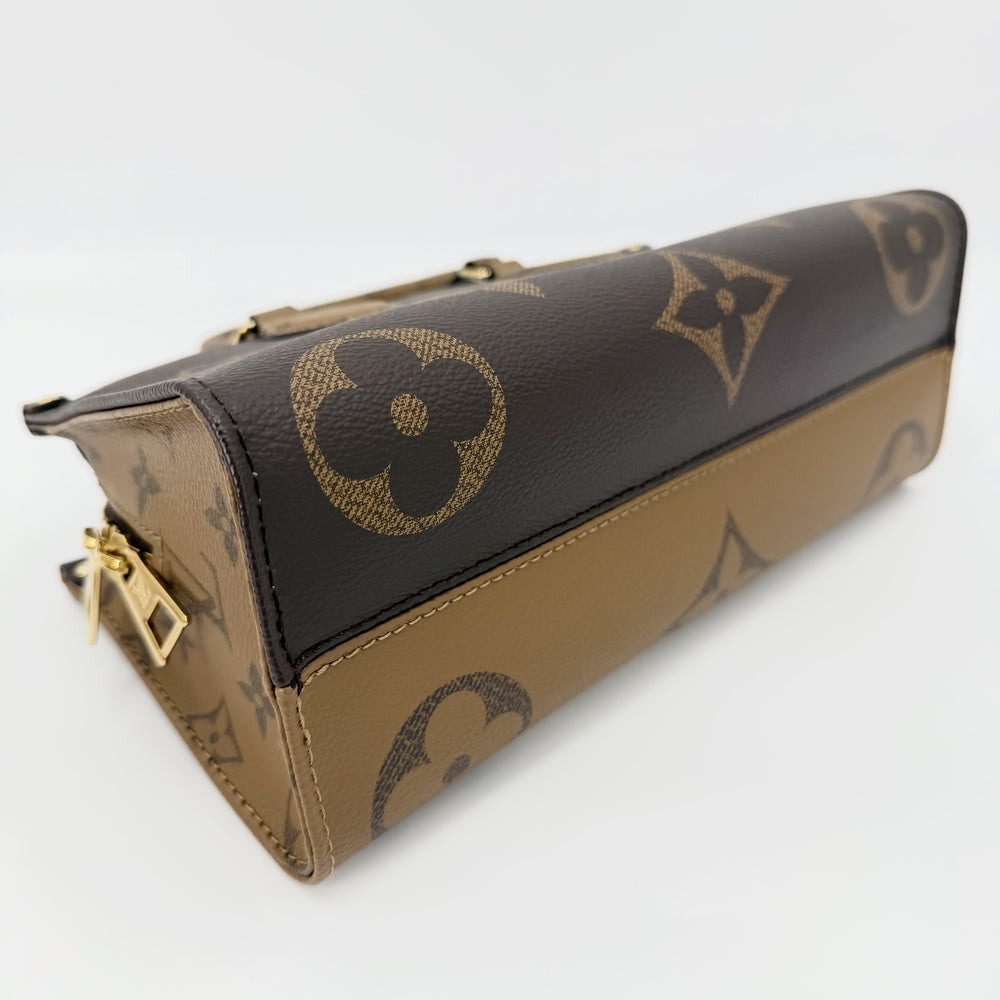 LOUIS VUITTON ルイヴィトン 2WAY オンザゴーEW ハンドバッグ ショルダーバッグ かばん 鞄 M46653 PVCコーティングキャンバス モノグラムジャイアント モノグラム・リバース ブラウン 茶 ゴールド金具 レディース【中古品】