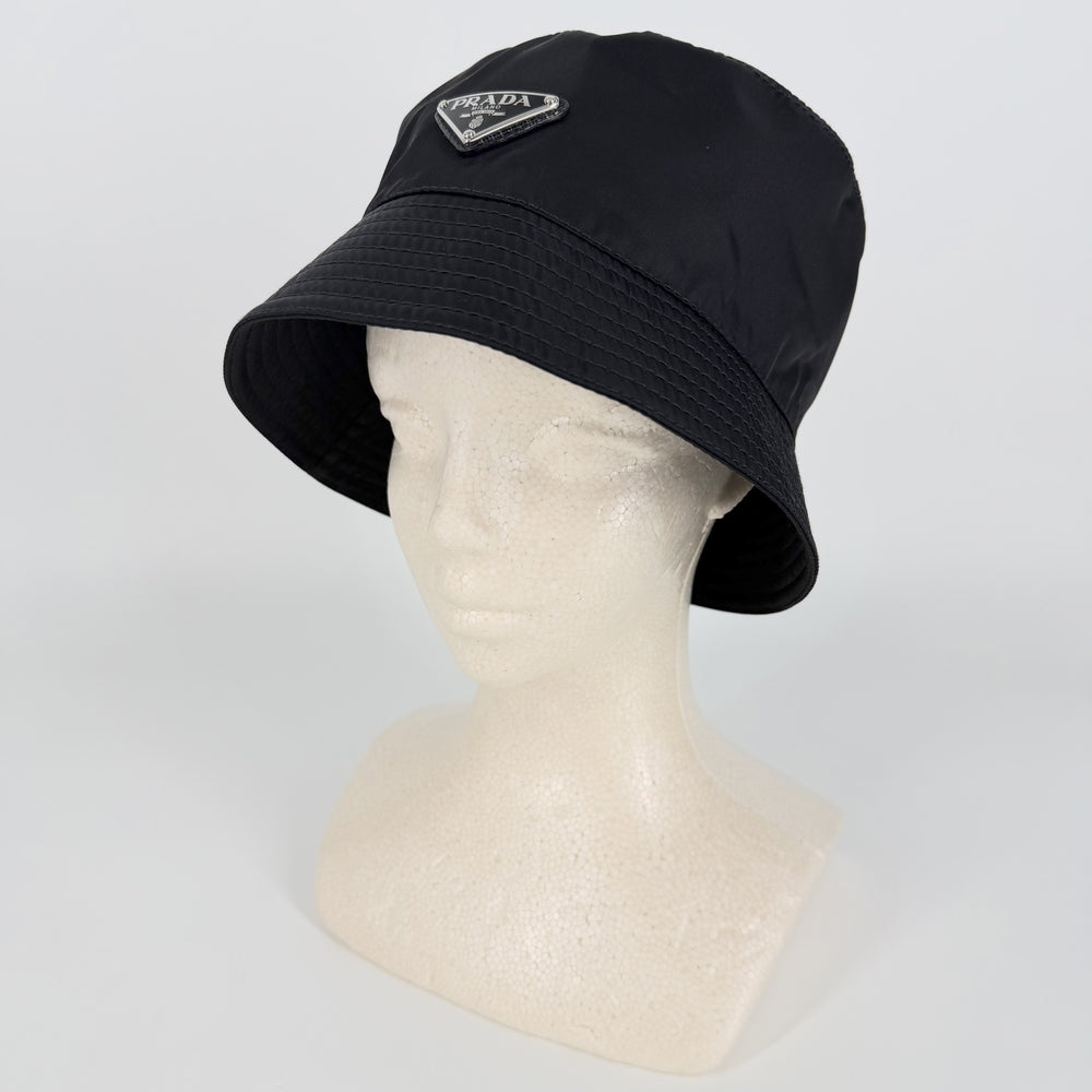 PRADA プラダ 帽子 Re-Nylon トライアングルロゴ ファッションアイテム バケットハット Lサイズ 2HC137 ナイロン ブラック 黒 ユニセックス【中古品】