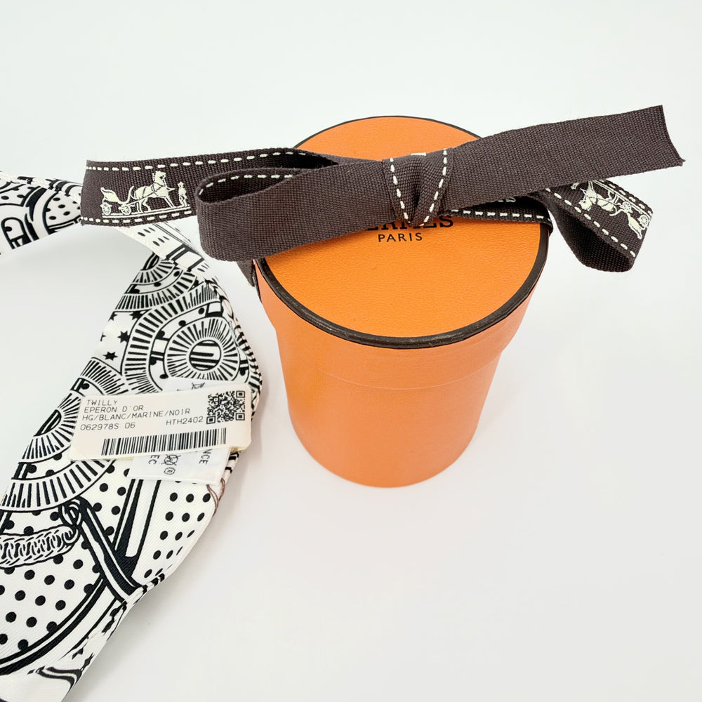 HERMES エルメス スカーフ ツイリー EPERON D'OR エプロンドール Twilly シルク ホワイト 白 ブラック 黒 レディース【中古品】