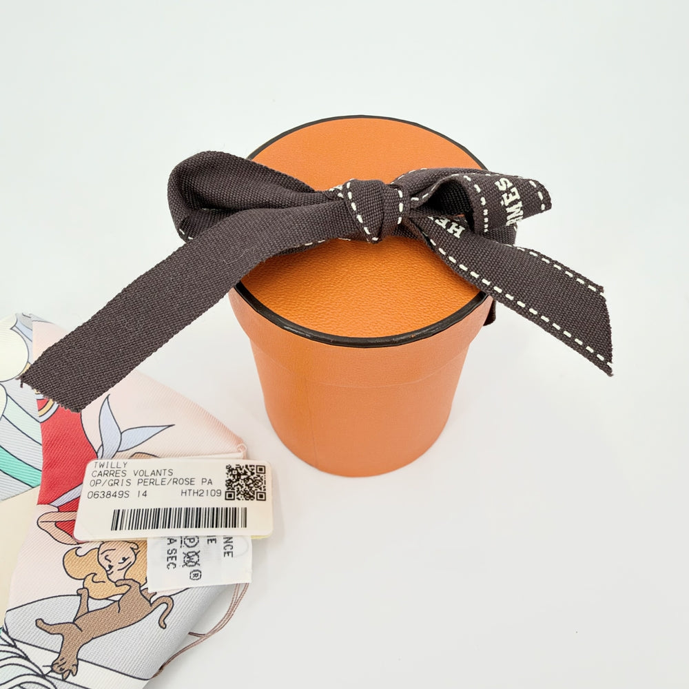 HERMES エルメス スカーフ ツイリー CARRES VOLANTS 空飛ぶカレ Twilly ピンク系 シルク パステルカラー レディース【中古品】