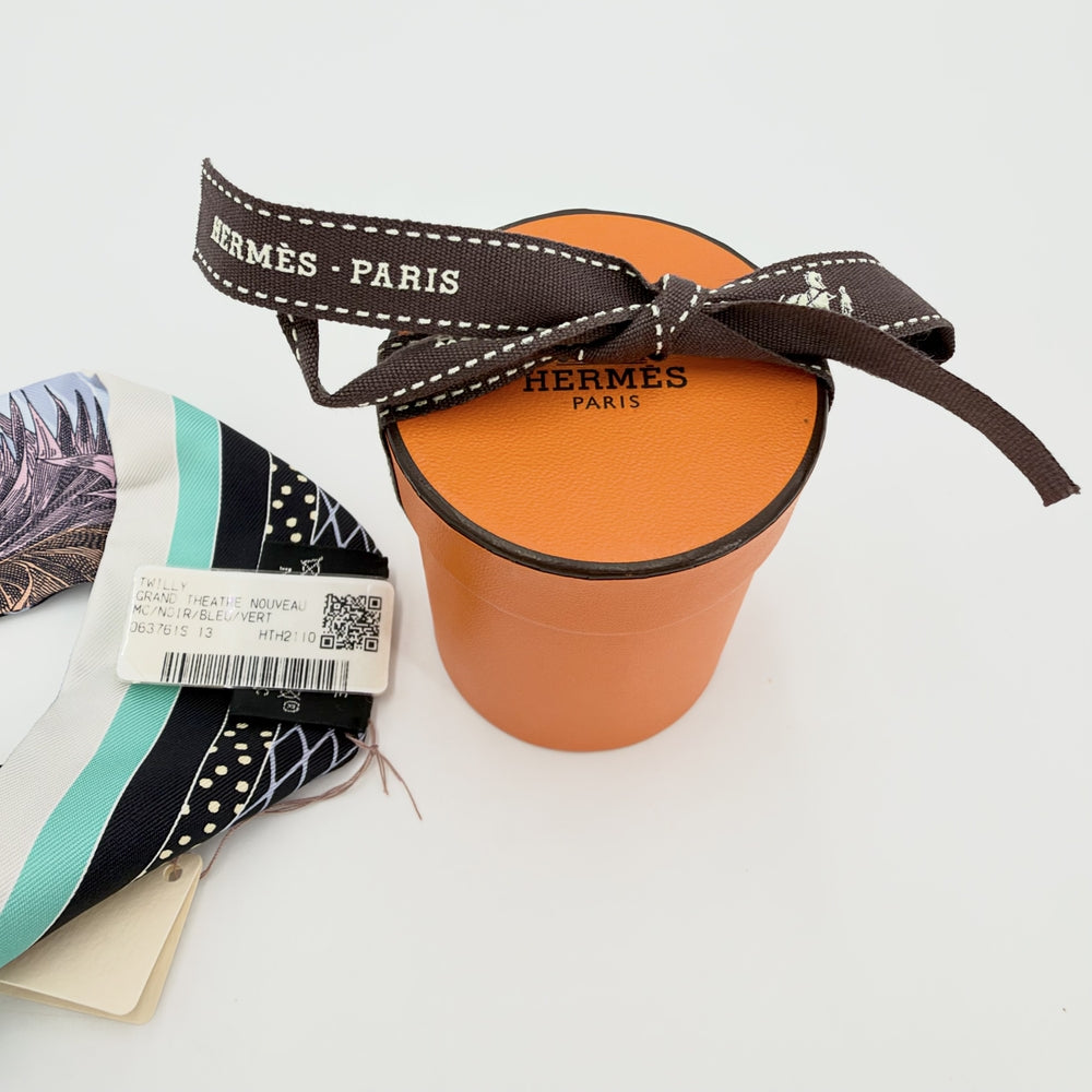 HERMES エルメス スカーフ ツイリー GRAND THEATRE NOUVE グラン・テアトル・ヌーヴォー Twilly シルク ブラック 黒 マルチカラー レディース【中古品】