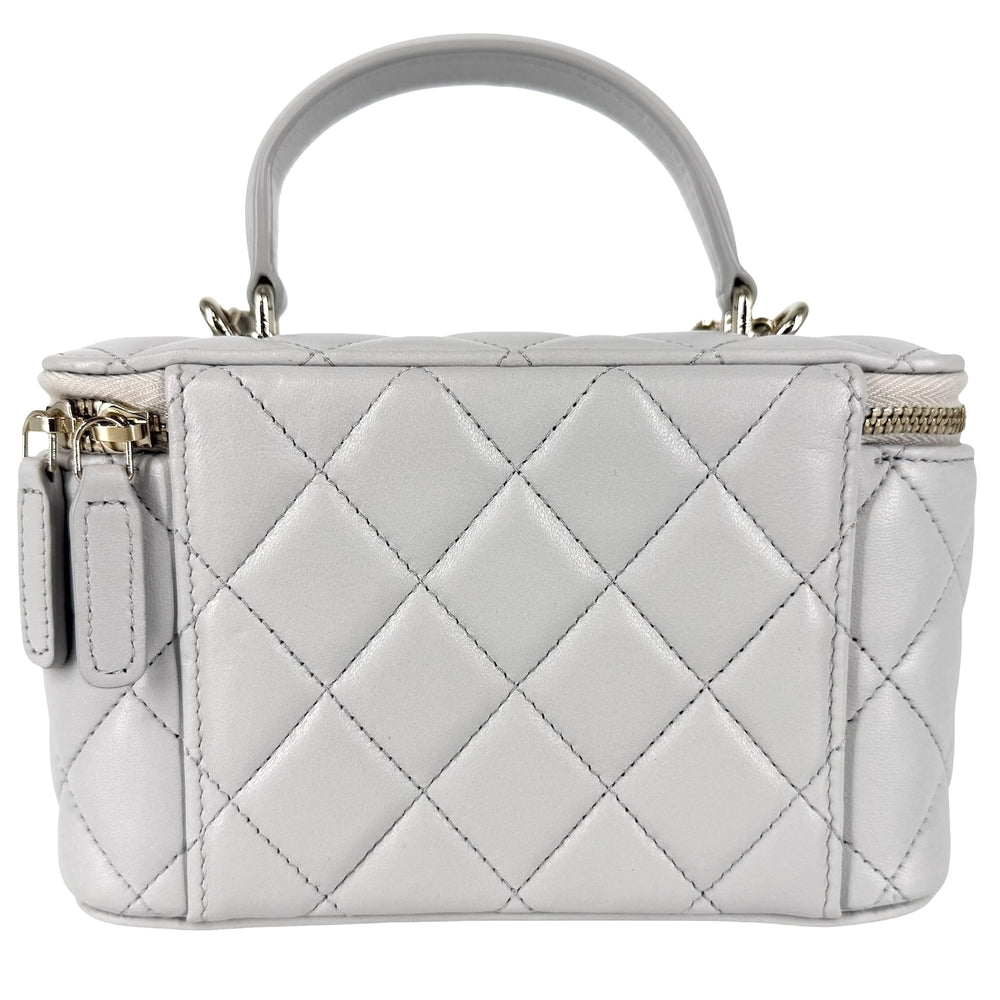 CHANEL シャネル ショルダーバッグ マトラッセ ヴァニティケース キルティングレザー ココマーク ラムスキン ライトブルー シルバー金具 レディース【中古品】