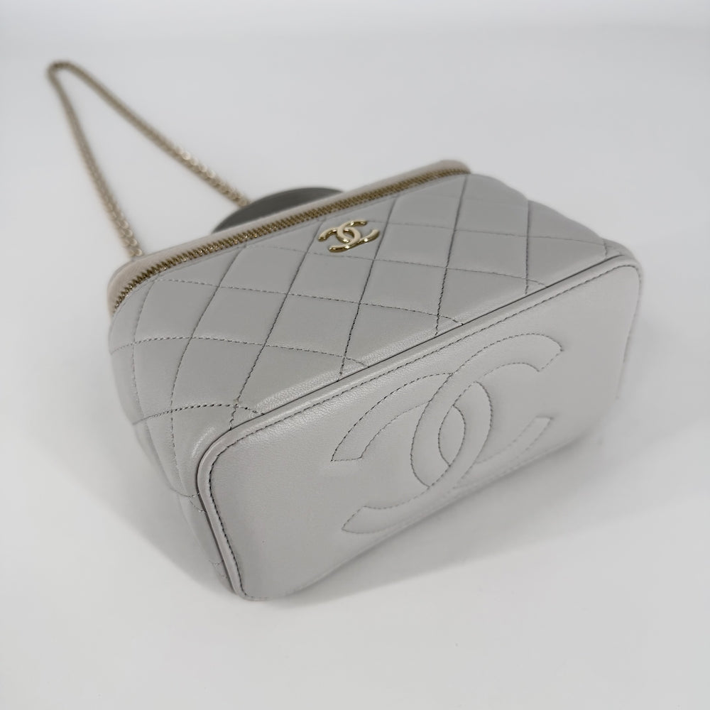 CHANEL シャネル ショルダーバッグ マトラッセ ヴァニティケース キルティングレザー ココマーク ラムスキン ライトブルー シルバー金具 レディース【中古品】