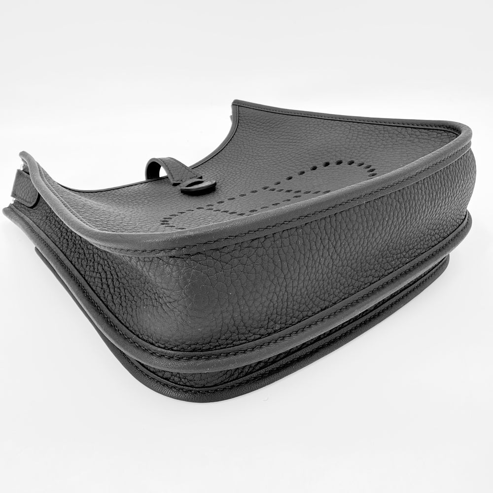 HERMES エルメス ショルダーバッグ エブリン3 23 ポシェット Evelyne 小さめ K刻印 レザー ブラック 黒 シルバー金具 レディース 2025年【中古品】