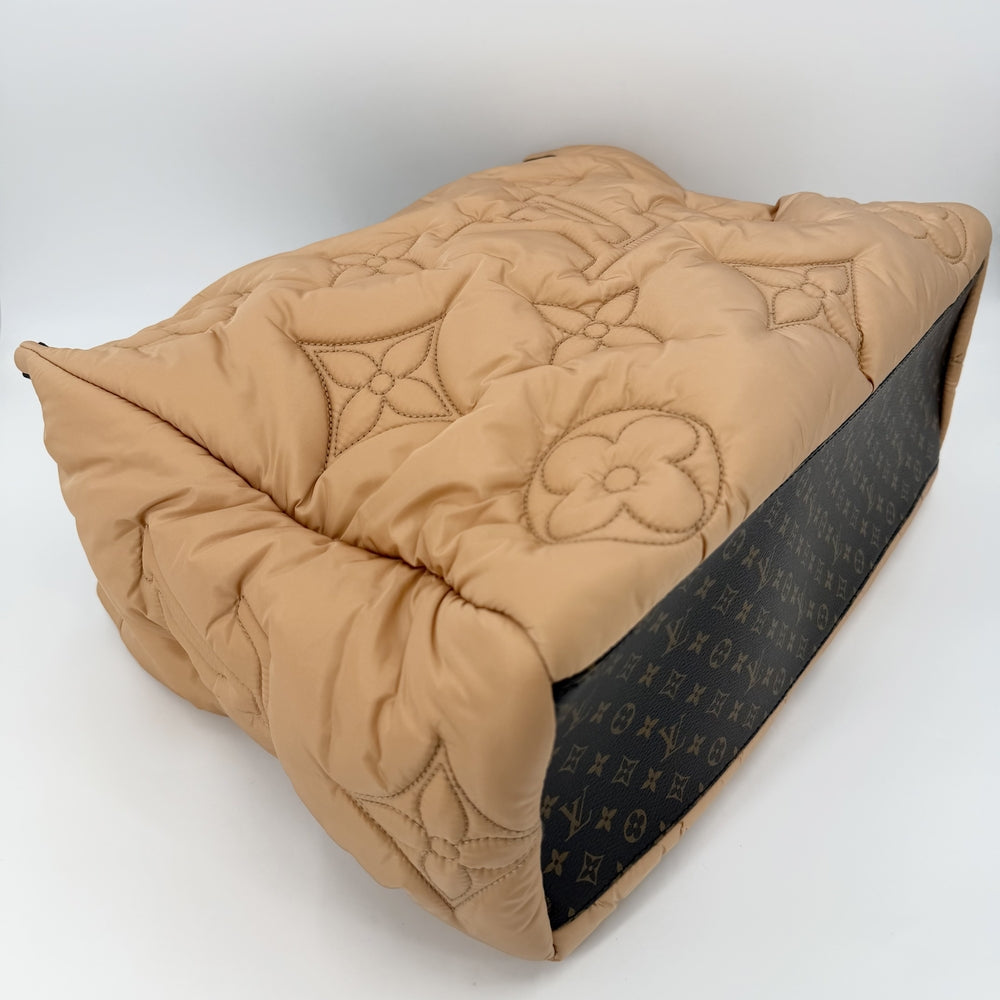 LOUIS VUITTON ルイヴィトン 2WAY モノグラム リサイクルナイロン LVピロー オンザゴー M59007 ナイロン PVC ベージュ ブラウン 茶 ゴールド金具 レディース【中古品】
