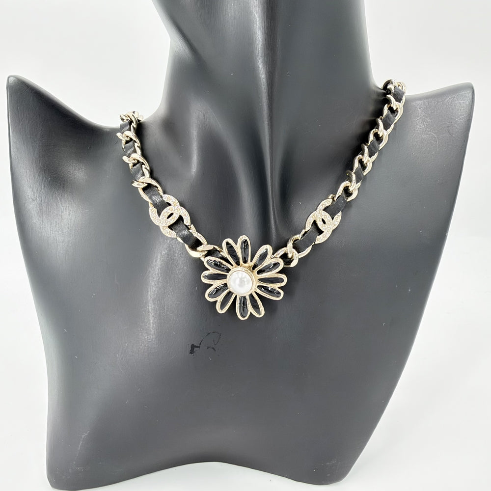 CHANEL シャネル ネックレス ココマーク フラワーモチーフ ストラス アクセサリー GP レザー ラインストーン AB9664 A22K シルバー レディース 約42.6g 2022年【中古品】