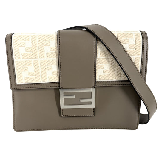 FENDI フェンディ ショルダーバッグ フラットバゲット ミディアム 7VA524 レザー キャンバス グレージュ ホワイト 白 シルバー金具 レディース【中古品】