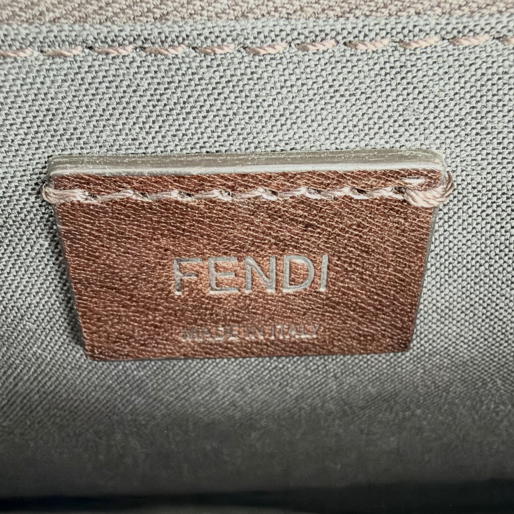 FENDI フェンディ ショルダーバッグ フラットバゲット ミディアム 7VA524 レザー キャンバス グレージュ ホワイト 白 シルバー金具 レディース【中古品】