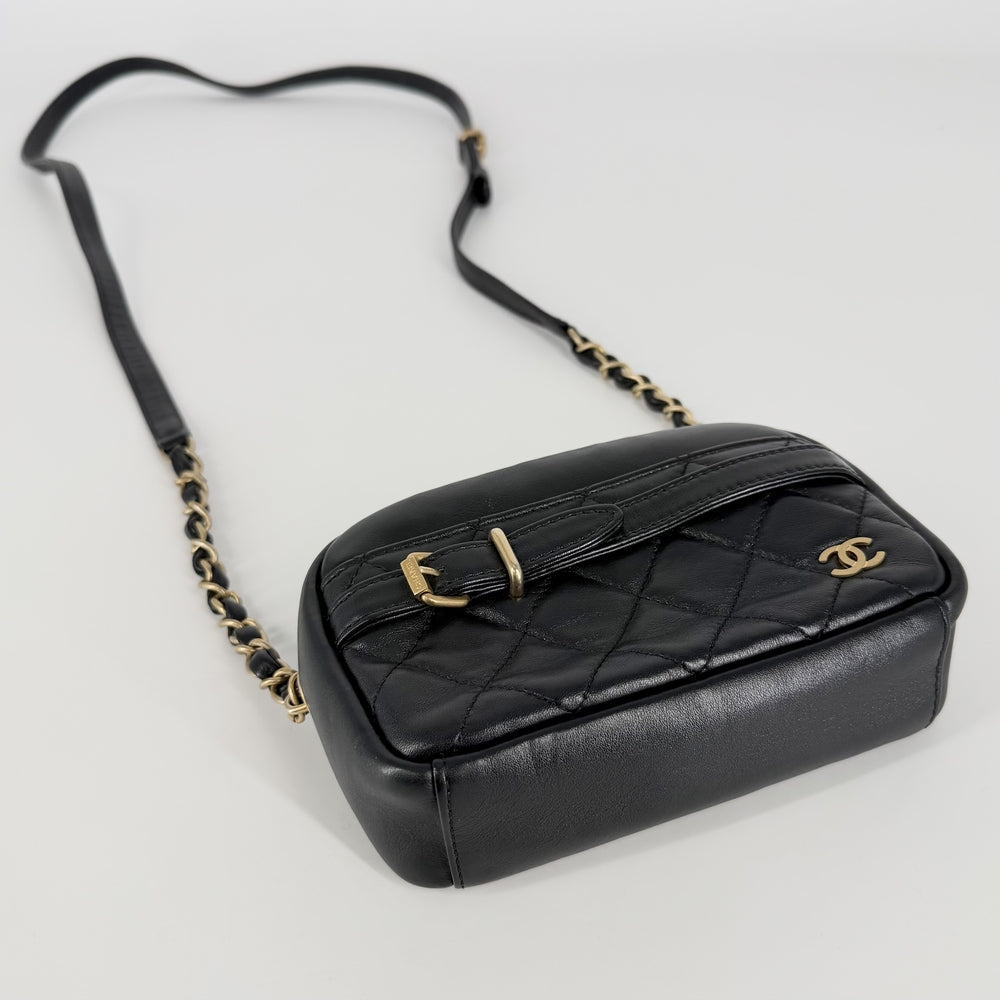CHANEL シャネル ショルダーバッグ マトラッセ バックル カメラバッグ ココマーク レザー ブラック 黒 ゴールド金具 レディース【中古品】