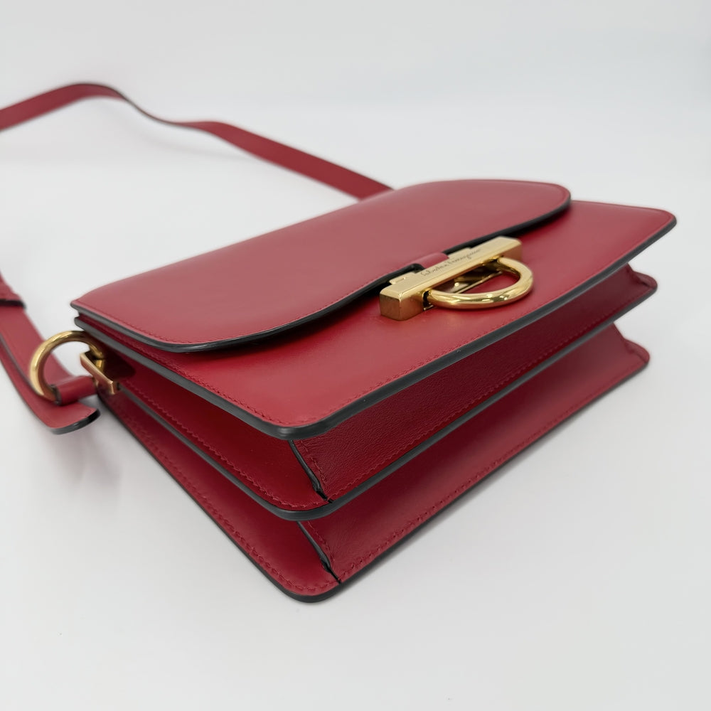Salvatore Ferragamo サルヴァトーレフェラガモ ショルダーバッグ ガンチーニ ジョアン レザー レッド 赤 ゴールド金具 レディース【中古品】