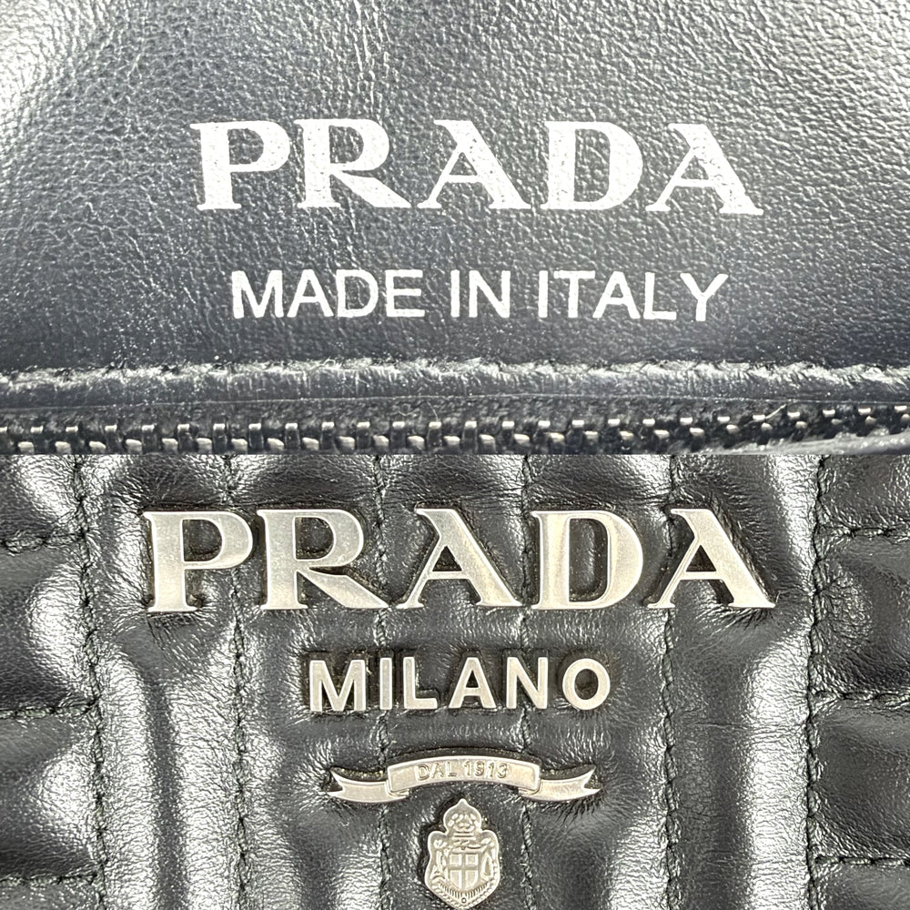 PRADA プラダ ショルダーバッグ ダイアグラム トライアングルロゴ メンズ レディース 1BH083 レザー ブラック 黒 シルバー金具 ユニセックス【中古品】