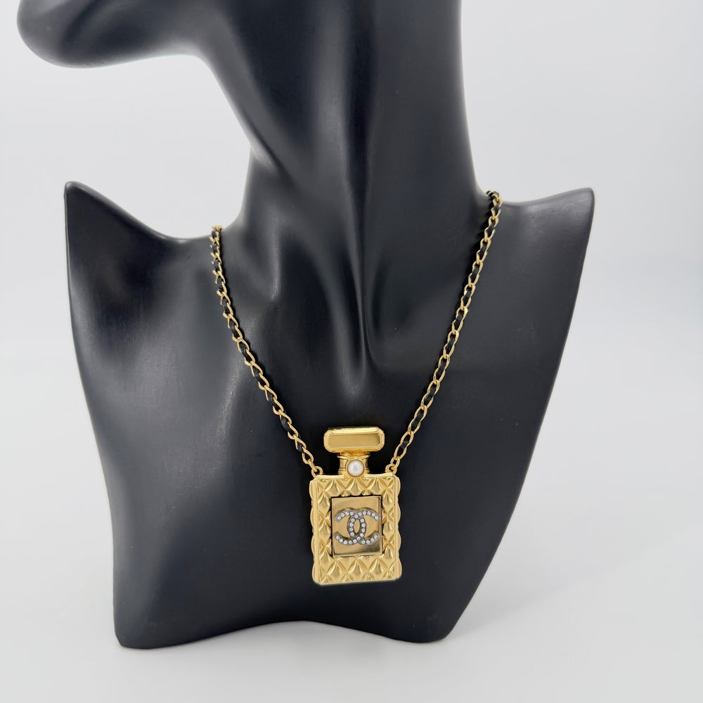 CHANEL シャネル ネックレス 香水モチーフ ココマーク ロングネックレス アクセサリー パフューム GP フェイクパール ラインストーン レザー F21V ゴールド レディース 約51.1g 2021年【中古品】