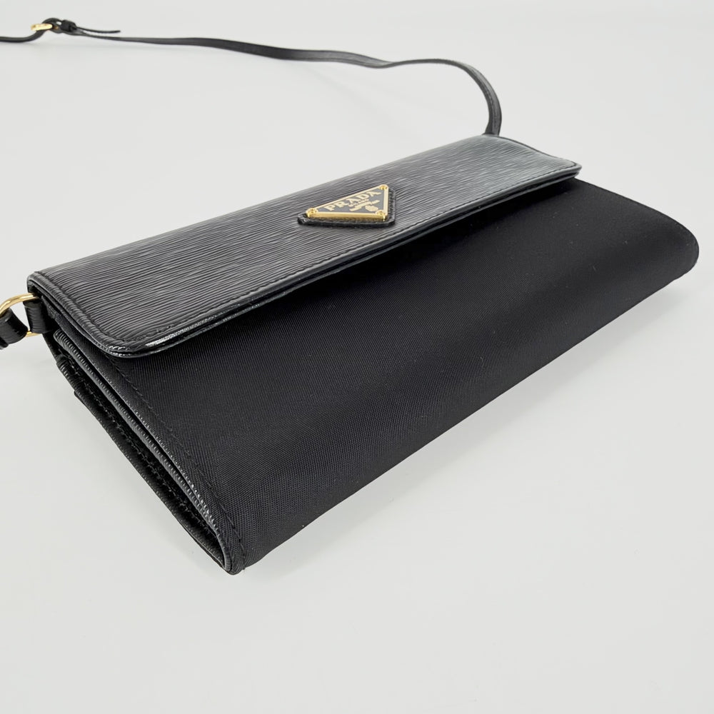 PRADA プラダ ショルダーバッグ ショルダーウォレット トライアングルロゴ ポシェット レザー ナイロン ブラック 黒 ゴールド金具 レディース【中古品】