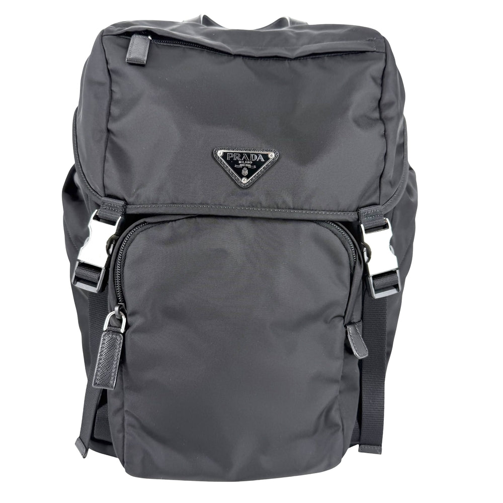 PRADA プラダ リュック バックパック Re-Nylon トライアングルロゴ メンズ レディース ナイロン ブラック 黒 シルバー金具 ユニセックス【中古品】