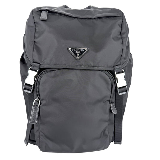 PRADA プラダ リュック バックパック Re-Nylon トライアングルロゴ メンズ レディース ナイロン ブラック 黒 シルバー金具 ユニセックス【中古品】