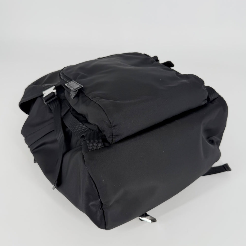 PRADA プラダ リュック バックパック Re-Nylon トライアングルロゴ メンズ レディース ナイロン ブラック 黒 シルバー金具 ユニセックス【中古品】