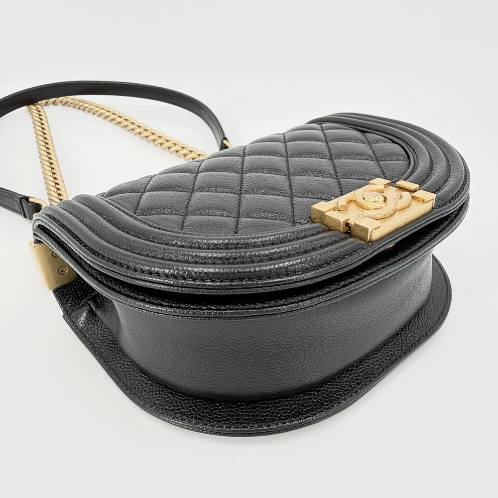 CHANEL シャネル ショルダーバッグ マトラッセ ボーイシャネル ポシェット ミニバッグ チェーンショルダー ココマーク キャビアスキン ブラック 黒 ゴールド金具 レディース【中古品】
