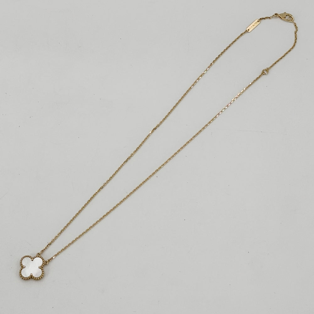 Van Cleef & Arpels ヴァンクリーフ＆アーペル ネックレス ヴィンテージ　アルハンブラ ペンダント マザーオブパール 18金YG 750 ジュエリー アクセサリー K18イエローゴールド マザーオブパール ホワイト 白 レディース 約5.2g【中古品】