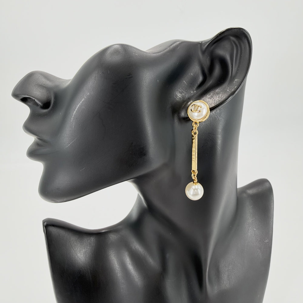 CHANEL シャネル ピアス メティエダール ココマーク アクセサリー メタル レジン B26A レディース 約8.8g 2026年【中古品】