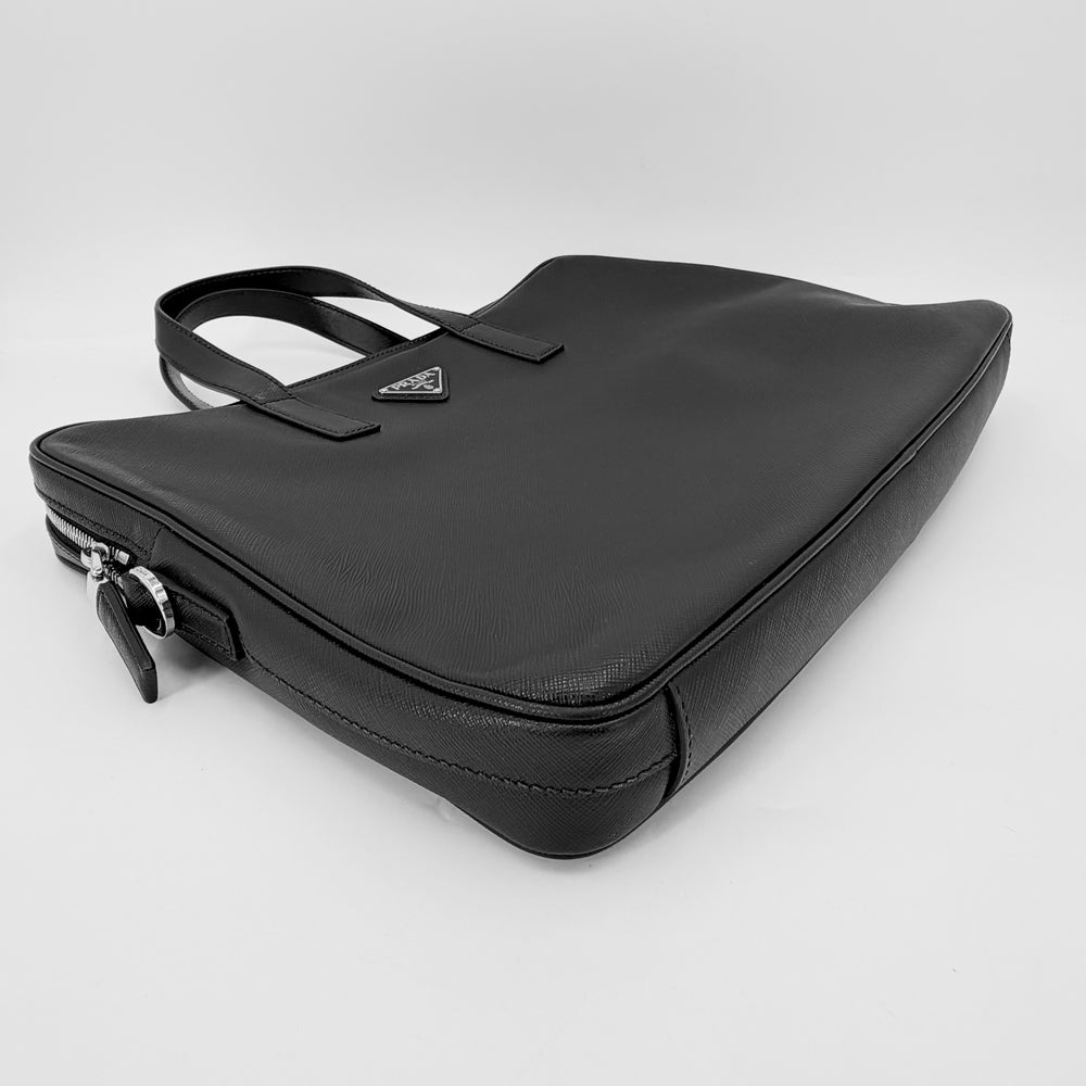 PRADA プラダ ビジネスバッグ トライアングルロゴ ブリーフケース ハンドバッグ サフィアーノレザー レザー ブラック 黒 シルバー金具 メンズ【中古品】