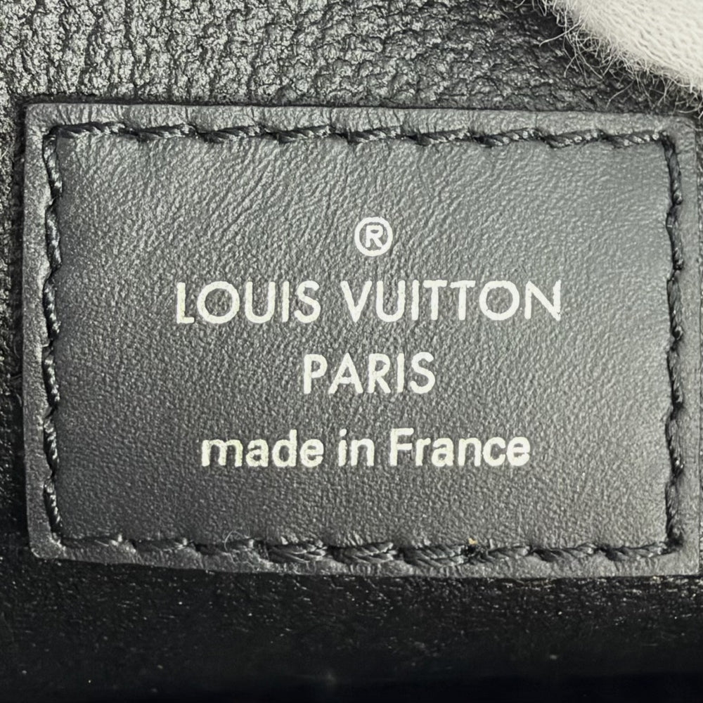 LOUIS VUITTON ルイヴィトン クラッチバッグ エピ・デニム ポッシュ・トワレ26 セカンドバッグ かばん 鞄 Ｍ54654 エピレザー ブルー 青 ホワイト 白 シルバー金具 レディース【中古品】