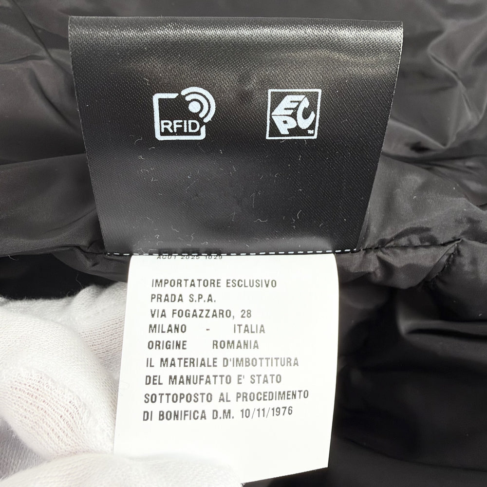 PRADA プラダ ダウンジャケット アウター トライアングルロゴ 50 ブラック 黒 シルバー金具 冬 ナイロン メンズ【中古品】